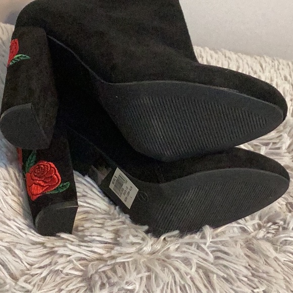 Sirens faux suede embroidered ankle boot size 7 - Picture 5 of 6
